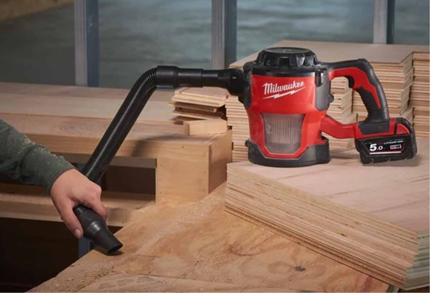 1) Milwaukee M18 CV-0 M18™ Compact Hand Vacuum (Body Only)